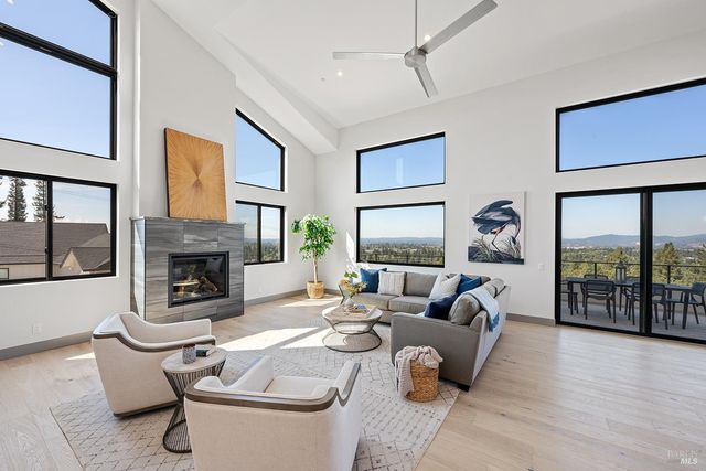 5095 Knollwood Ct, Santa Rosa, CA 95403