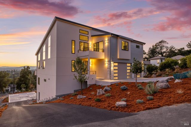 5095 Knollwood Ct, Santa Rosa, CA 95403