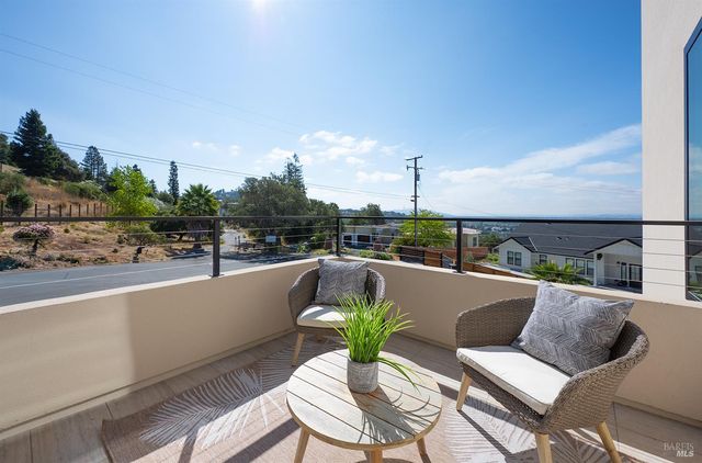 5095 Knollwood Ct, Santa Rosa, CA 95403