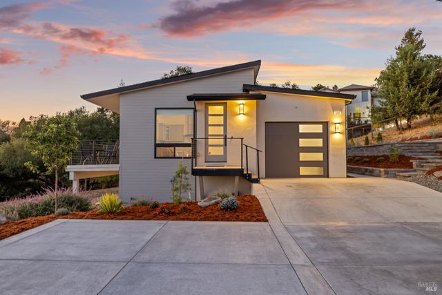 5095 Knollwood Ct, Santa Rosa, CA 95403