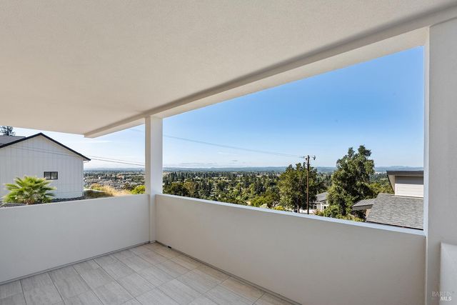 5095 Knollwood Ct, Santa Rosa, CA 95403