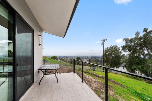 5095 Knollwood Ct, Santa Rosa, CA 95403