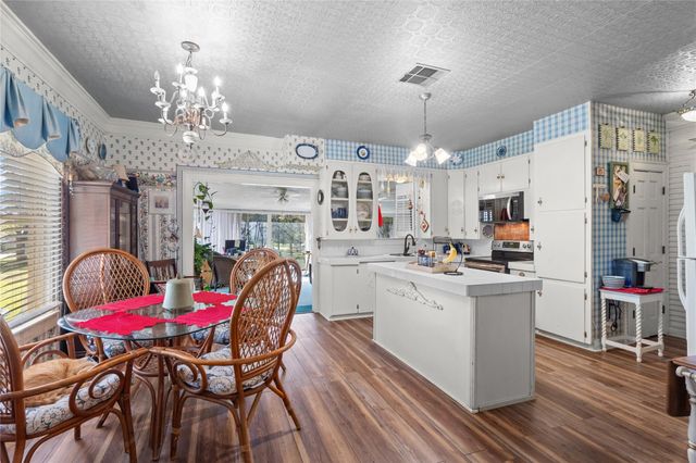 2641 N Us-69, Doucette, TX 75942