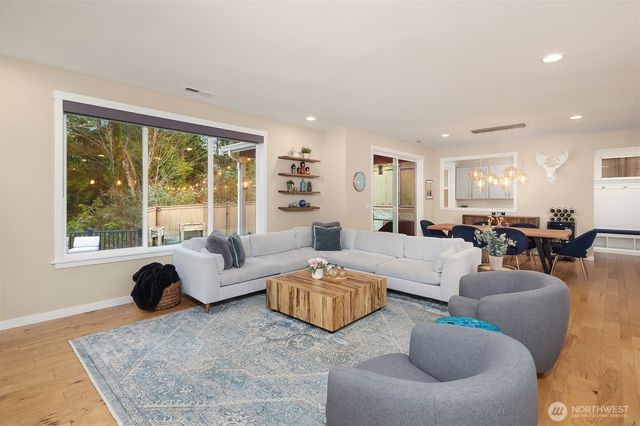 4938 233RD Avenue SE, Issaquah, WA 98029