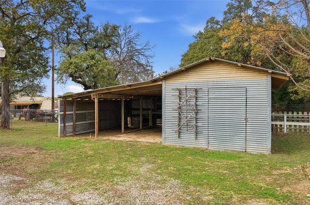 143 County Road 1704, Clifton, TX 76634