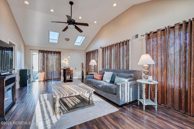 55 Kierst Street, Parlin, NJ 08859