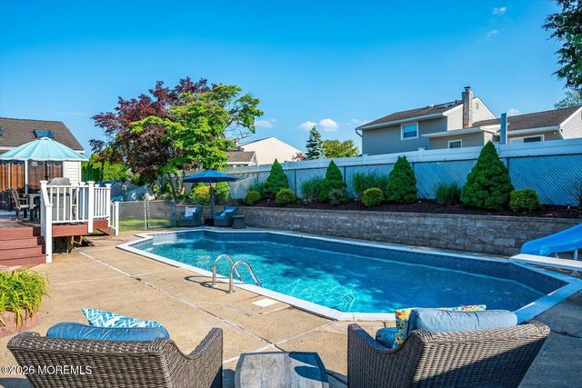55 Kierst Street, Parlin, NJ 08859