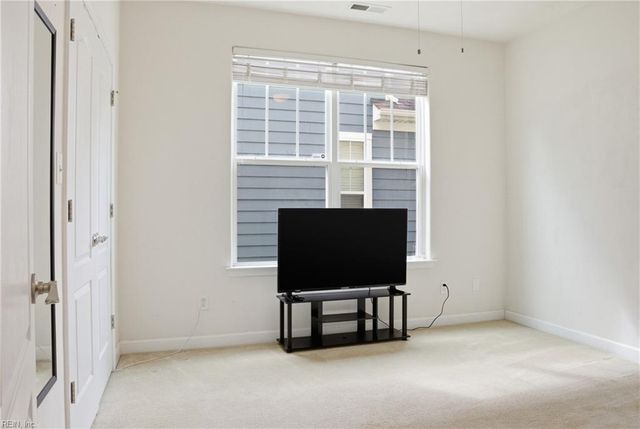 52 Rockingham DR, Hampton, VA 23669