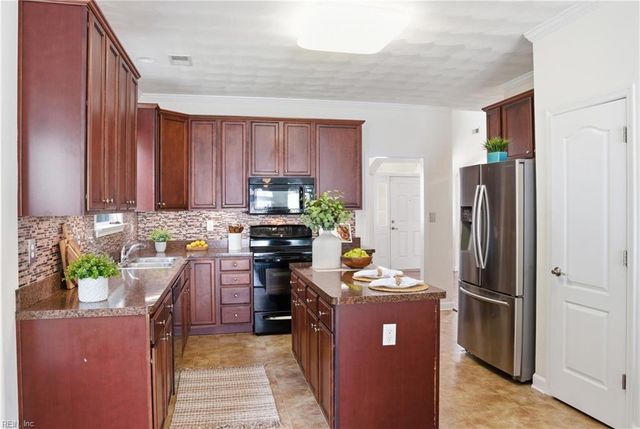 52 Rockingham DR, Hampton, VA 23669