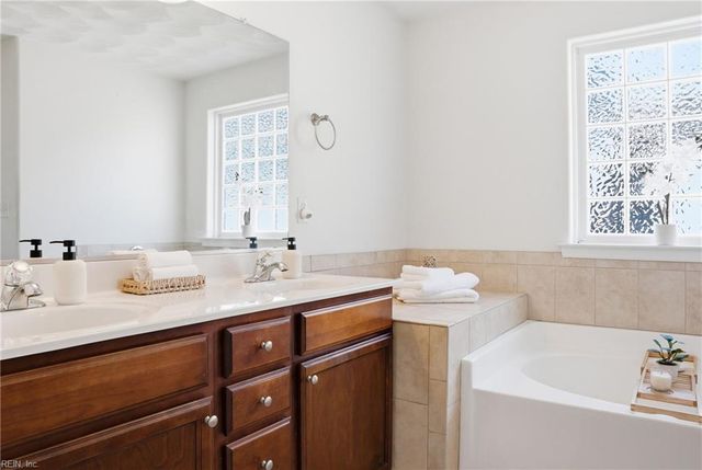 52 Rockingham DR, Hampton, VA 23669