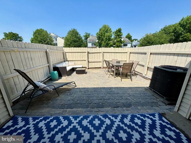 325 WAYNE CT, Holland, PA 18966