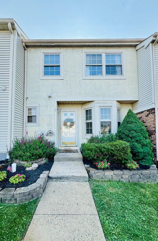 325 WAYNE CT, Holland, PA 18966