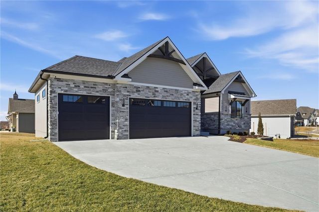 17556 Acton Street, Stilwell, KS 66085