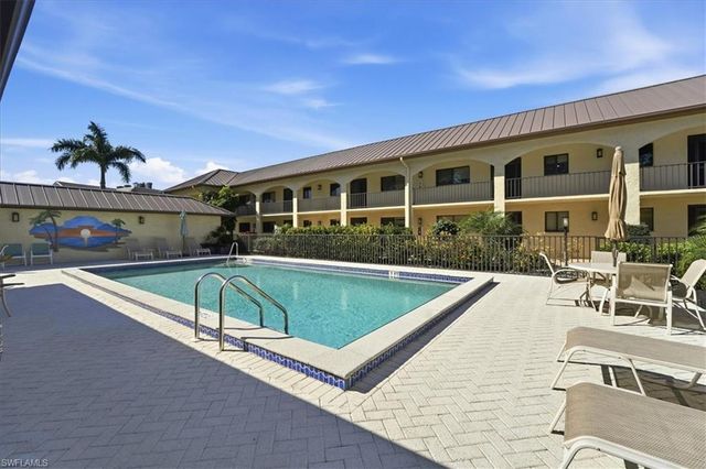 4062 Belair LN 9, Naples, FL 34103