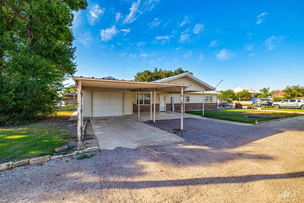 Image 2 of property listing at 602 School Street, Rowena, TX 76875