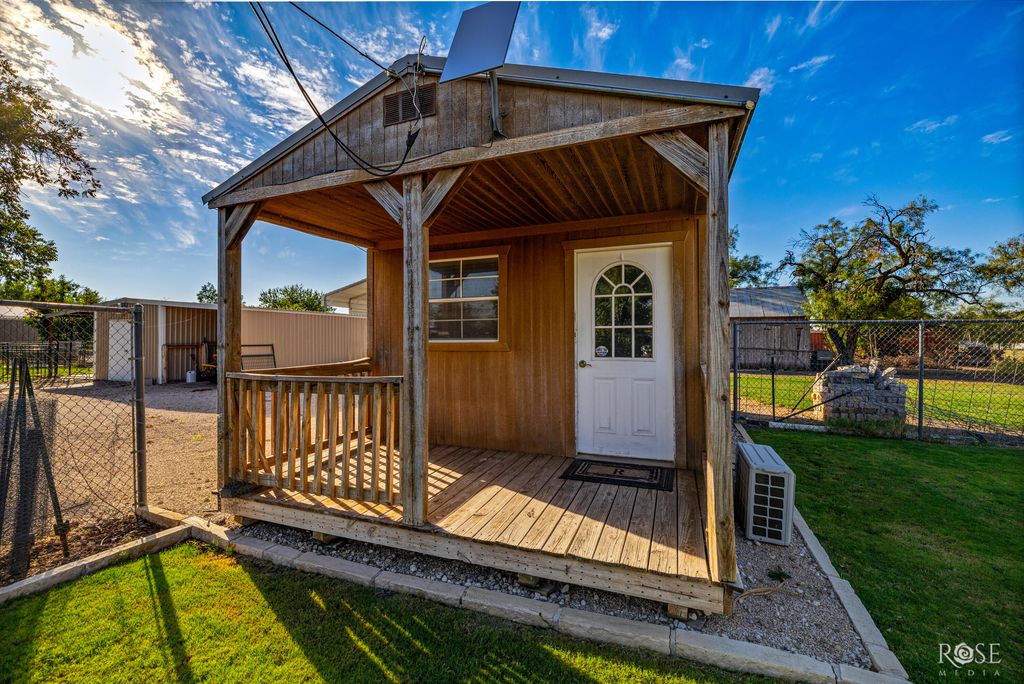 Image 25 of property listing at 602 School Street, Rowena, TX 76875