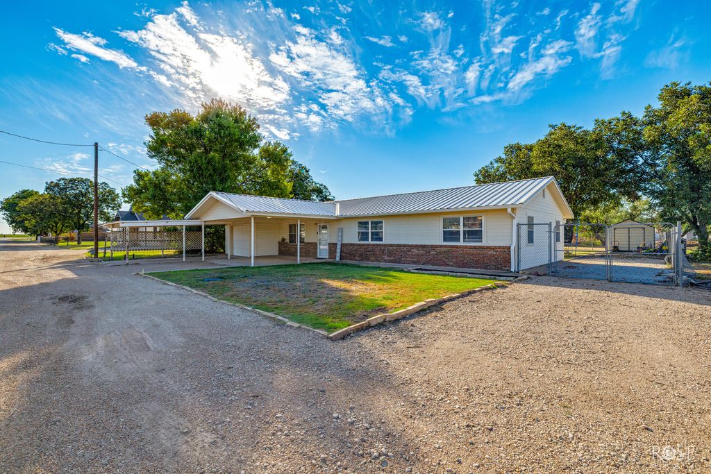 Image 3 of property listing at 602 School Street, Rowena, TX 76875