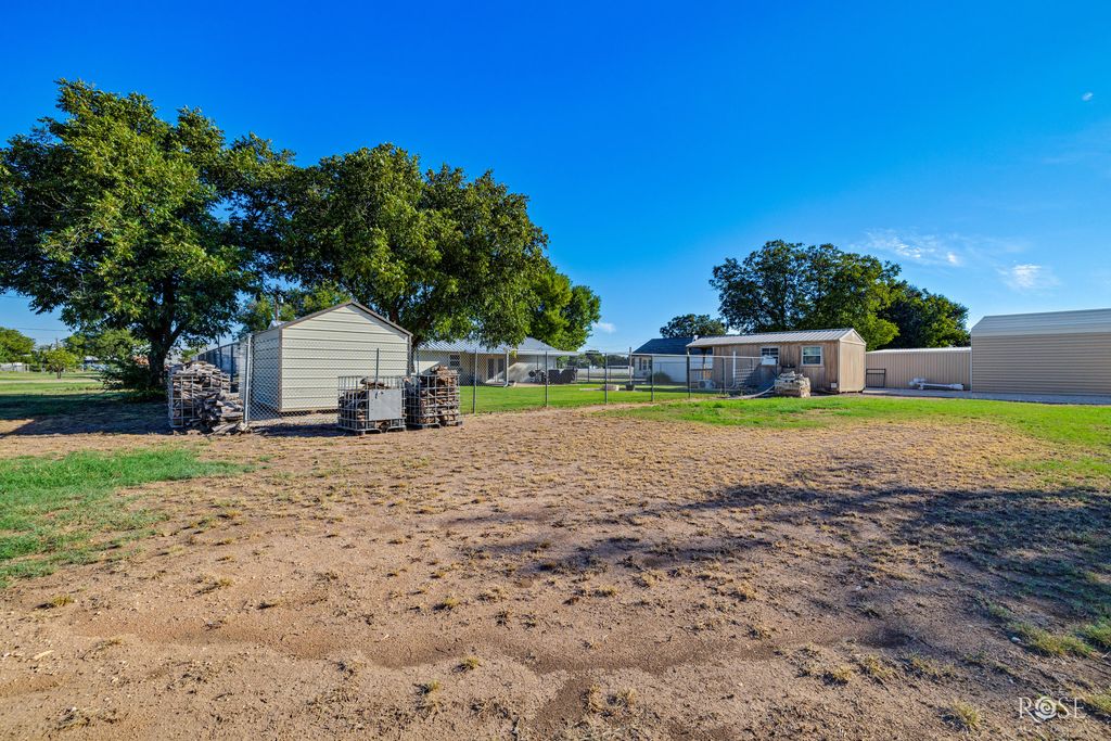 Image 30 of property listing at 602 School Street, Rowena, TX 76875