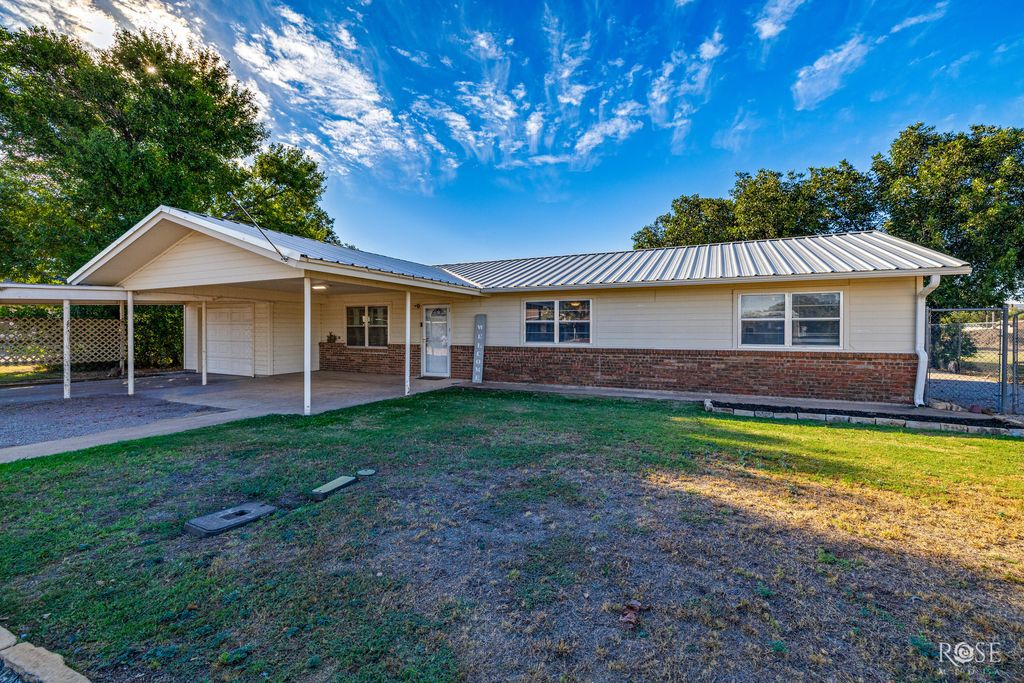 Image 4 of property listing at 602 School Street, Rowena, TX 76875