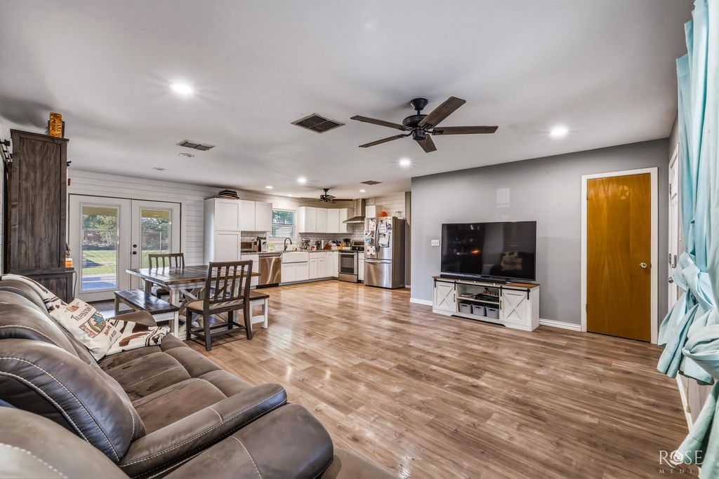 Image 8 of property listing at 602 School Street, Rowena, TX 76875