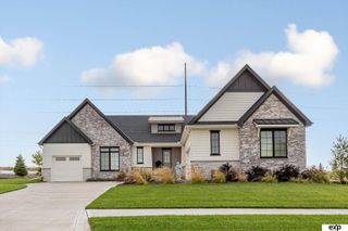 5505 N 199Th Street, Elkhorn, NE 68022