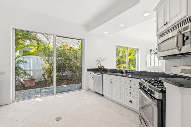 8644 54TH AVENUE CIRCLE E, Bradenton, FL 34211
