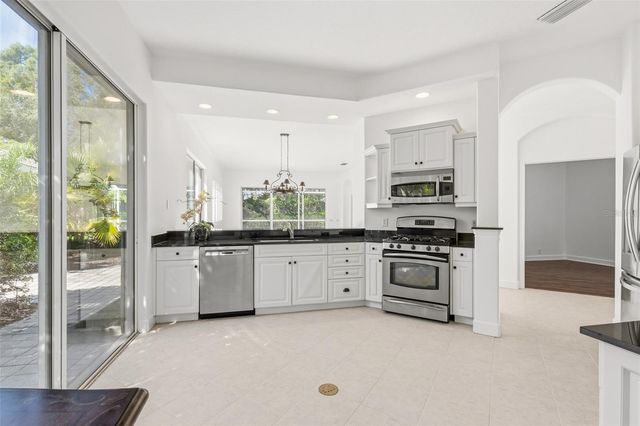 8644 54TH AVENUE CIRCLE E, Bradenton, FL 34211