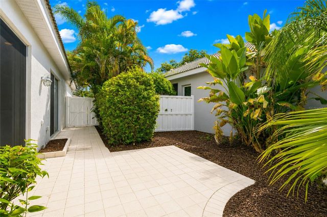 8644 54TH AVENUE CIRCLE E, Bradenton, FL 34211