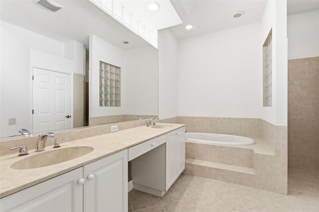 8644 54TH AVENUE CIRCLE E, Bradenton, FL 34211