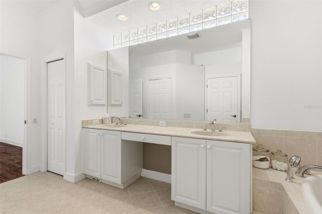 8644 54TH AVENUE CIRCLE E, Bradenton, FL 34211