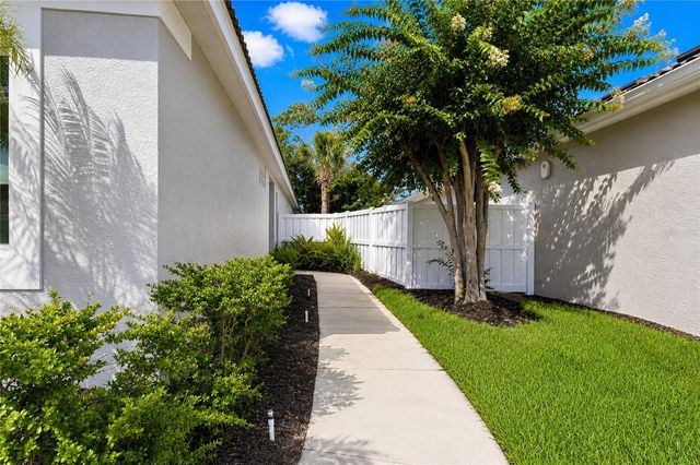 8644 54TH AVENUE CIRCLE E, Bradenton, FL 34211