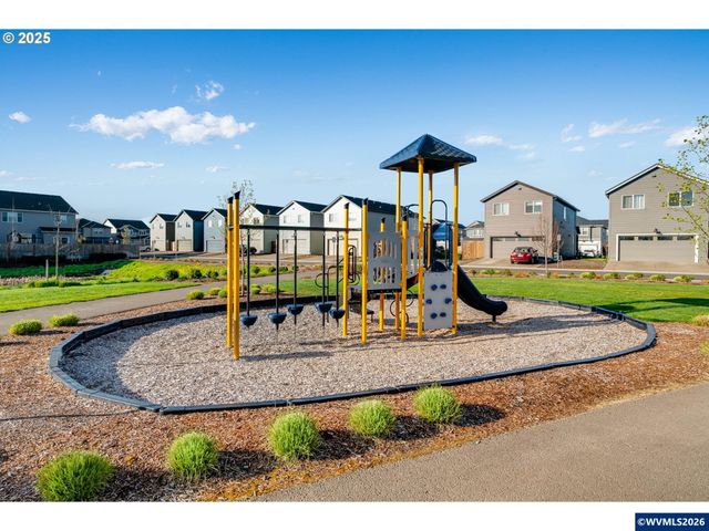 720 Merriott Ln, Woodburn, OR 97071