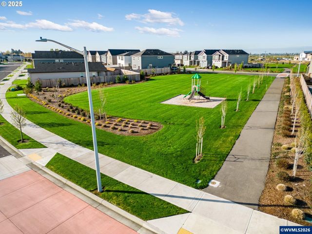 720 Merriott Ln, Woodburn, OR 97071