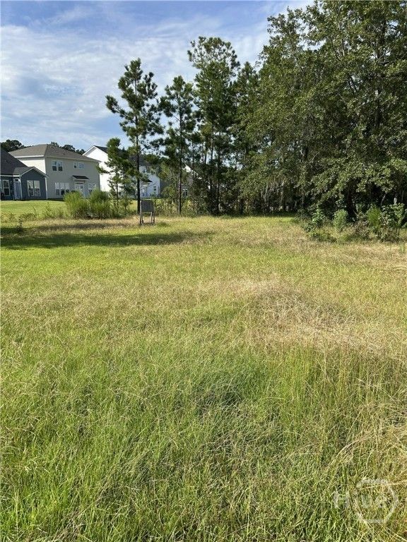 Image 6 of property listing at 19 Club House Drive, Savannah, GA 31419