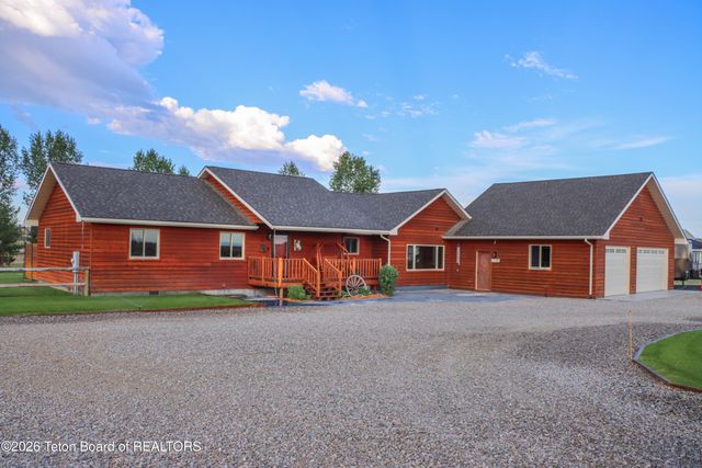 10 E FLINTLOCK Lane, Pinedale, WY 82941 property photo