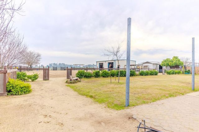 11175 E South Avenue, Del Rey, CA 93616