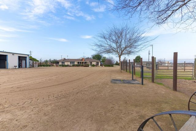 11175 E South Avenue, Del Rey, CA 93616