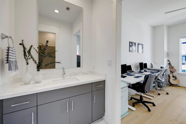 9809 Mockingbird Hill Lane, Houston, TX 77080
