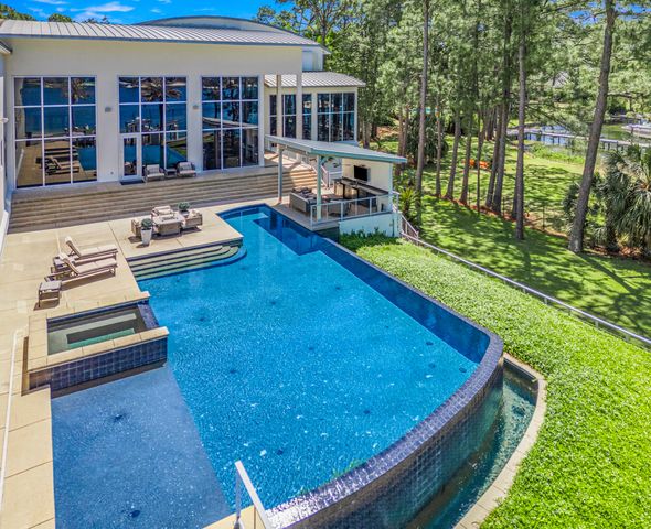 239 NE Yacht Club Drive, Fort Walton Beach, FL 32548