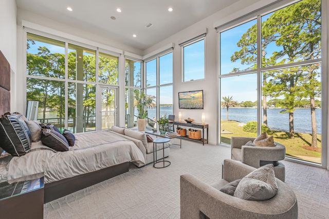 239 NE Yacht Club Drive, Fort Walton Beach, FL 32548