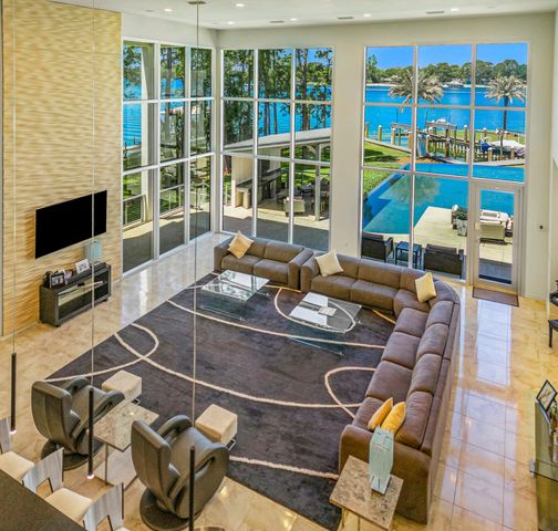 239 NE Yacht Club Drive, Fort Walton Beach, FL 32548