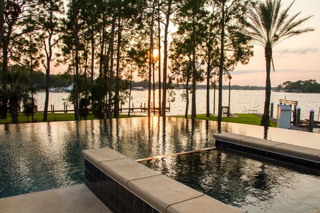 239 NE Yacht Club Drive, Fort Walton Beach, FL 32548
