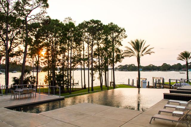 239 NE Yacht Club Drive, Fort Walton Beach, FL 32548