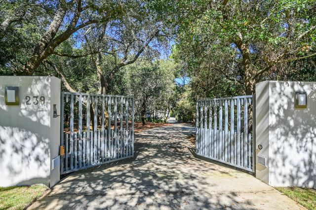 239 NE Yacht Club Drive, Fort Walton Beach, FL 32548