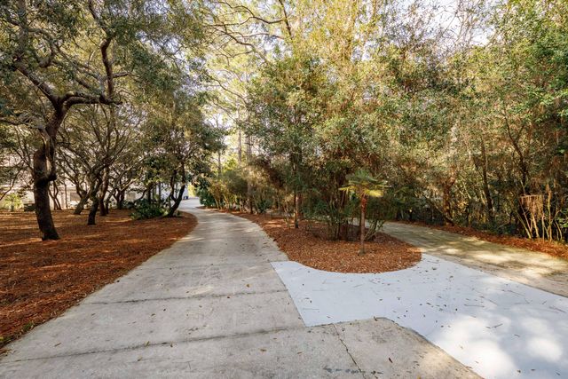 239 NE Yacht Club Drive, Fort Walton Beach, FL 32548