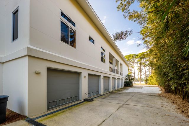 239 NE Yacht Club Drive, Fort Walton Beach, FL 32548