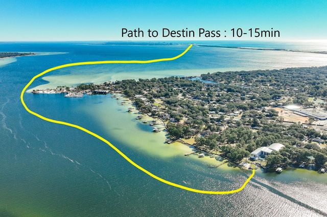 239 NE Yacht Club Drive, Fort Walton Beach, FL 32548