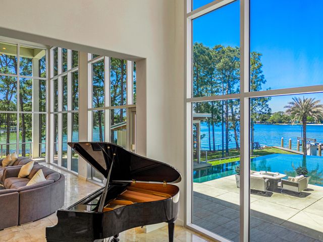 239 NE Yacht Club Drive, Fort Walton Beach, FL 32548