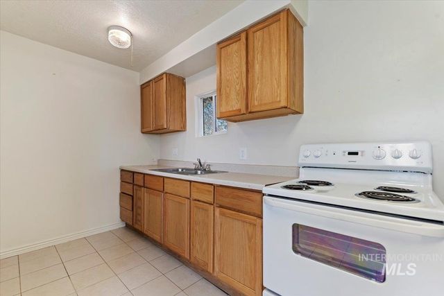 103 N Dewey Ave, Middleton, ID 83644