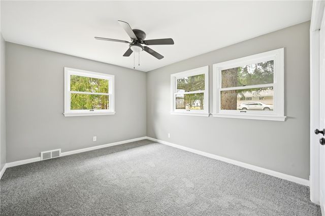 2894 Shadylane Dr, Neshannock Twp, PA 16105